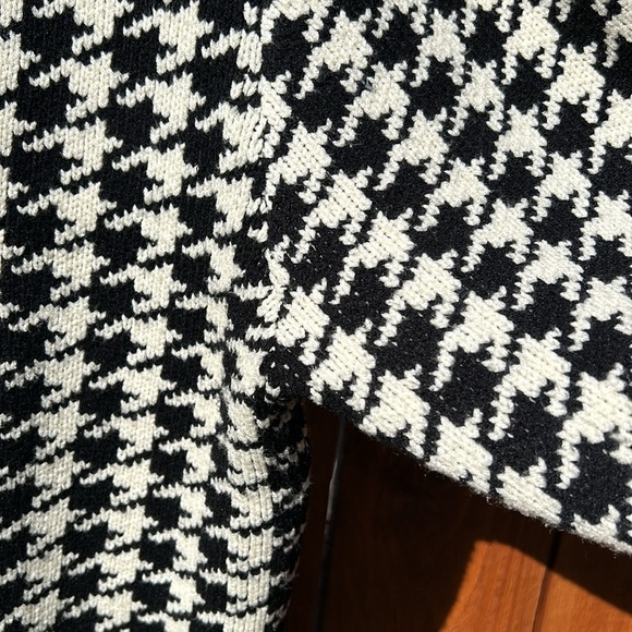 Brunette The Label houndstooth long sweater. L/XL
Worn with care - Picture 5 of 8